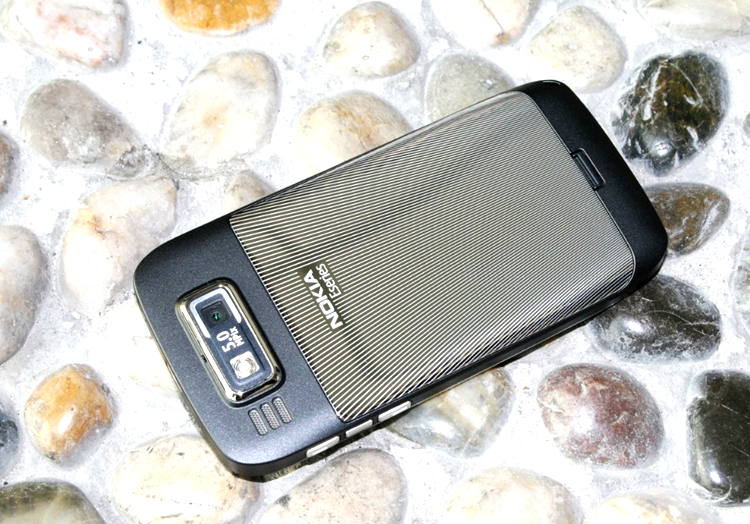 nokia诺基亚e72i按键全键盘经典怀旧直板小学生塞班智能黑色标配512mb