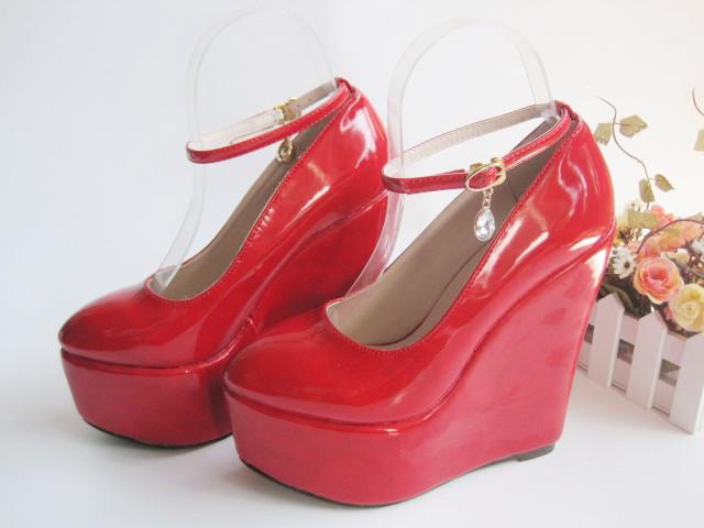 木偶村恨天高30cm15cm夜店高坡跟漆漆皮圆头浅口大红色单鞋新娘鞋码小