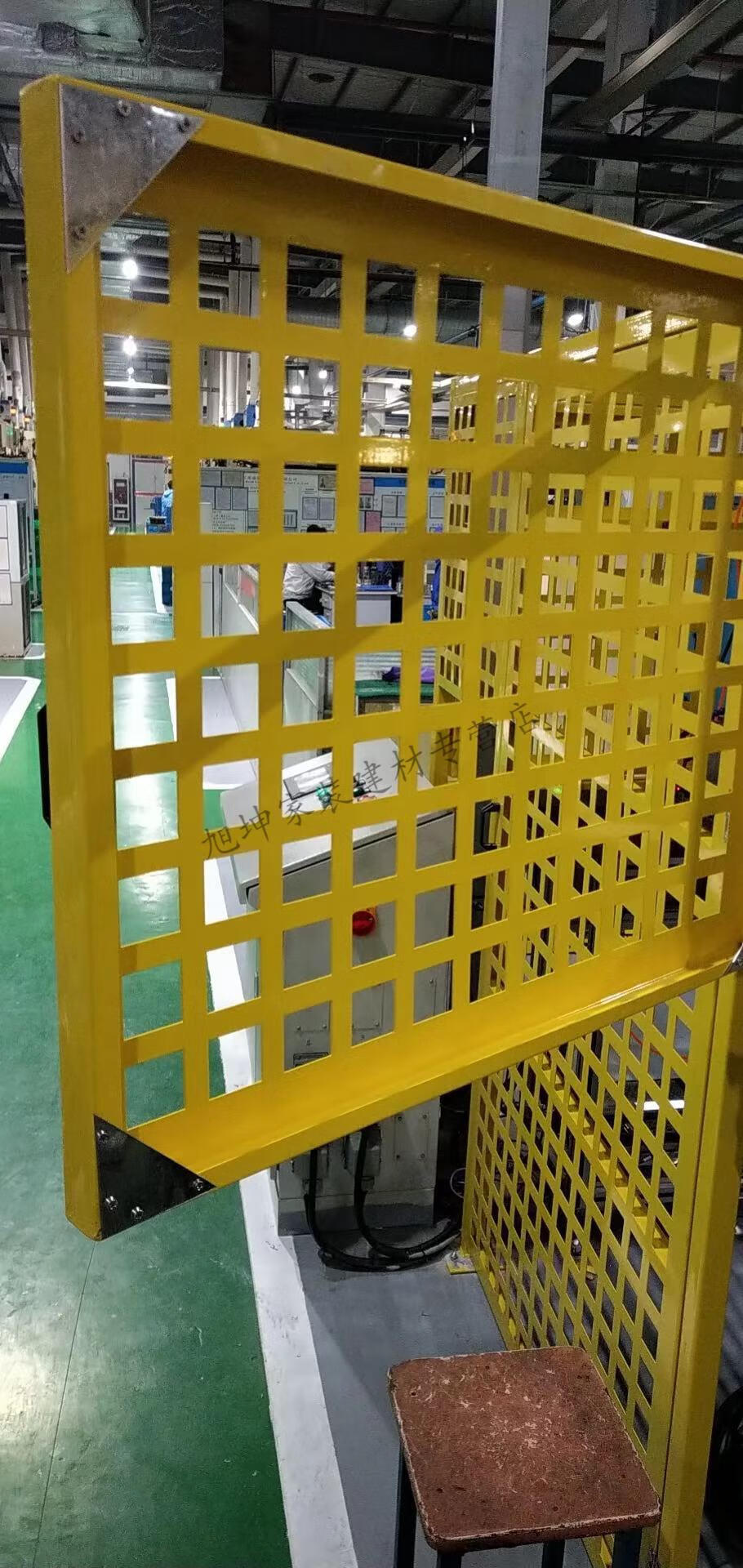 车间隔离网仓库隔离网冲孔护栏网围栏网厂区隔断用炫彩移动护栏网详情