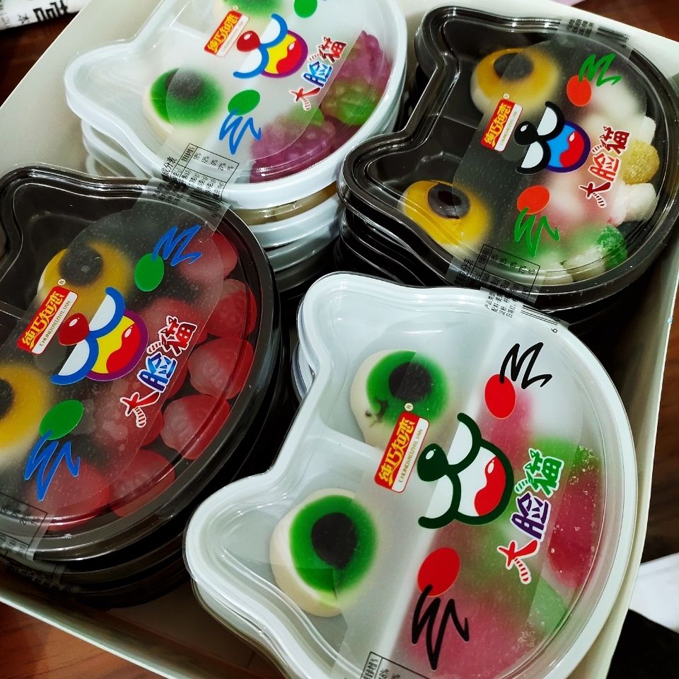 大脸猫魔眼糖酸果豆西瓜搞怪眼珠糖果味软糖网红零食创意糖果批发