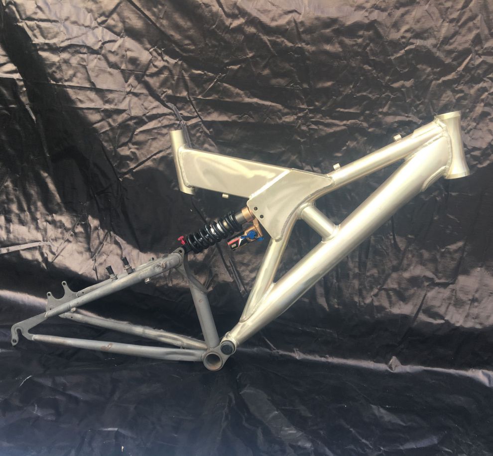 软尾山地车速降避震 速降山地车软尾 dh 下坡车 26 软尾 车架 山地车