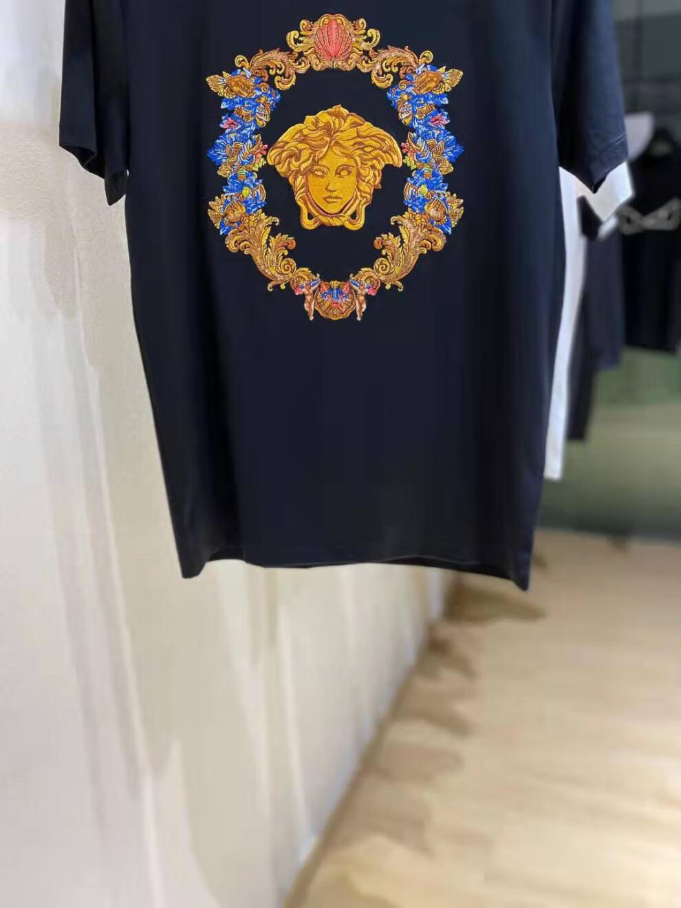 奢侈品范思哲男装2022潮牌瓦萨琪美杜莎宫廷皇冠人头刺绣短袖t恤上衣