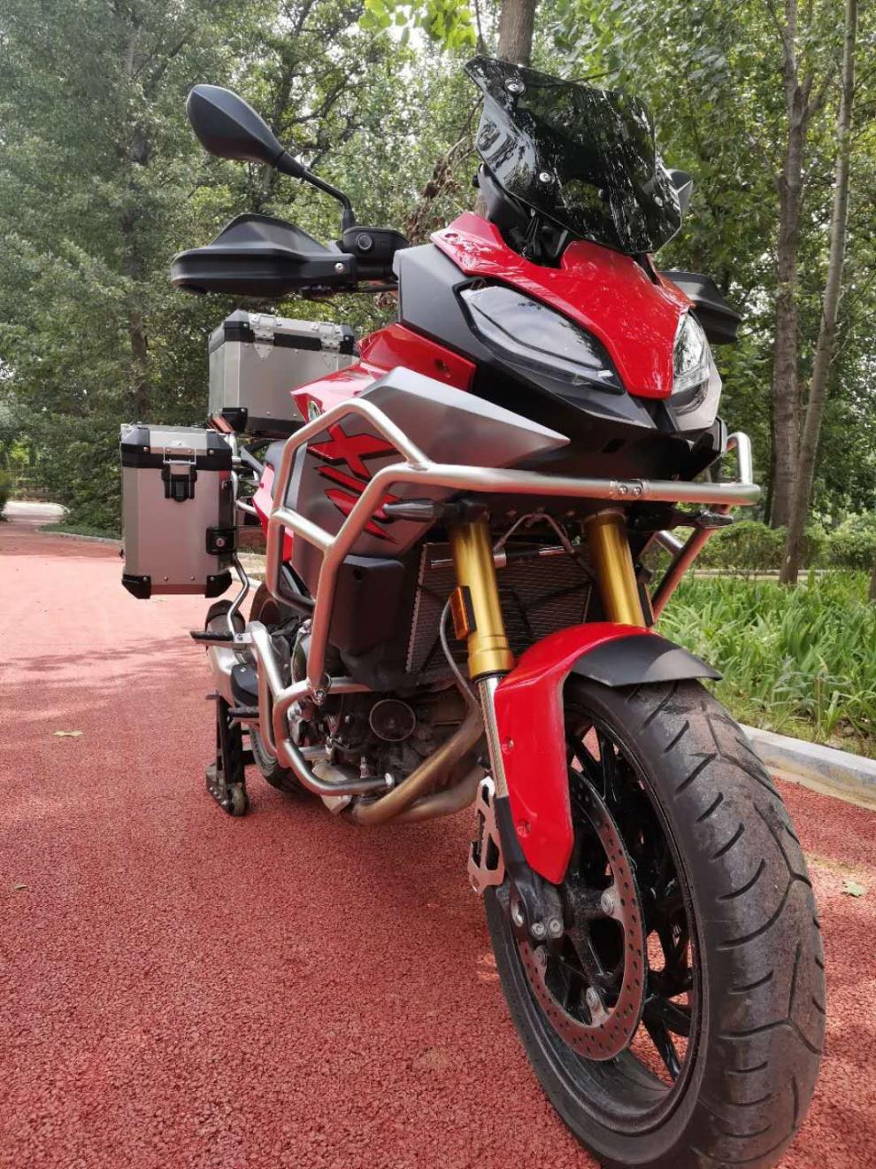 适用bmw宝马f900xr边箱三箱尾箱改装保险杠护杠铝合金碳钢黑色护杠一