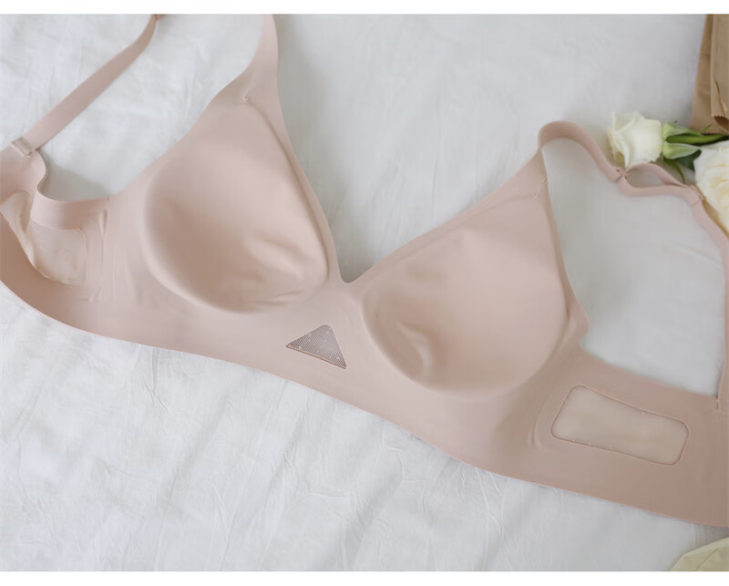 时光美人果冻内衣固定裸感无痕小胸不空大胸显小女士 淡奶白【原版v领