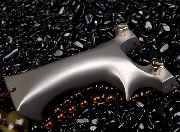 崛适新款高端全钛弹弓tc21钛合金扁皮弹弓快压一体线切割反曲高精度