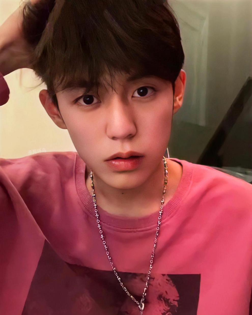 潮牌ins余庆伟同款卫衣t恤人像嘻哈长袖宽松上衣情侣男女玫红色不加绒