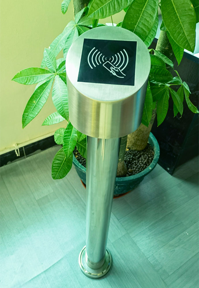 刷卡立柱门禁支架不锈钢动态人脸识别机立柱防水安装室外可视对讲