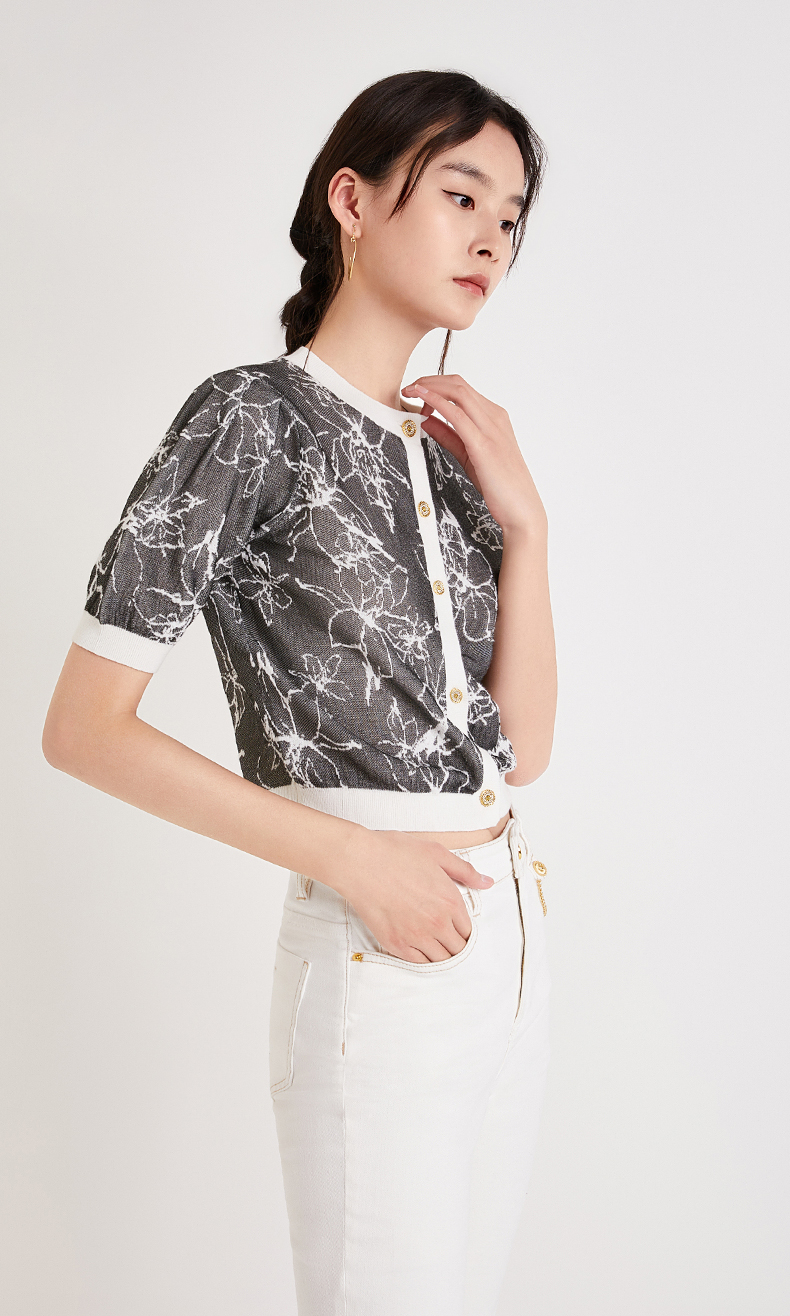 ochirly欧时力2022新款春装花朵提花仿钻扣泡泡袖针织开衫外套女浅杏