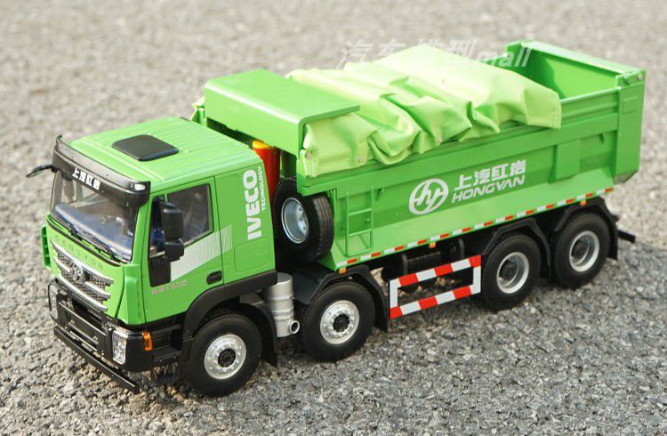 卡车模型组装1:24上汽红岩iveco杰狮智能渣土车8*4重型卡车模型合金