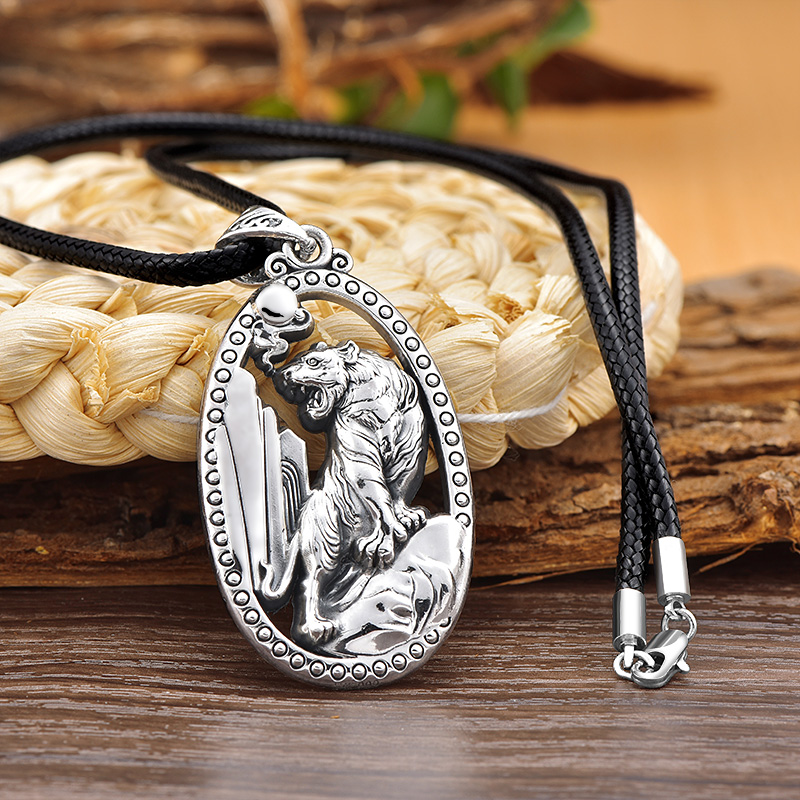 欧阳先生s999足银虎吊坠男士霸气老虎头银项链复古平安猛虎上山挂件