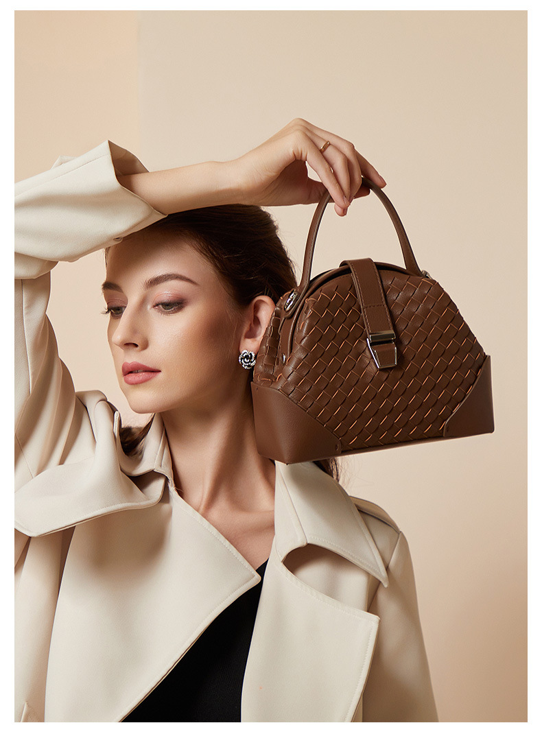 女士包包高端奢侈品牌轻奢高档斜挎包女新款手工牛皮编织单肩女包秋冬