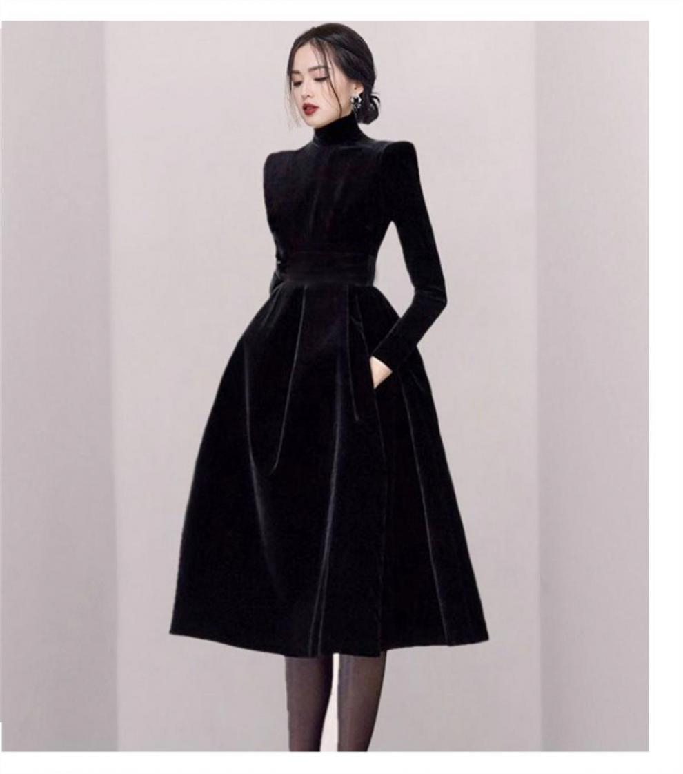枳卿2021秋冬新款连衣裙金丝绒黑色小黑裙复古收腰气质显瘦赫本风高领