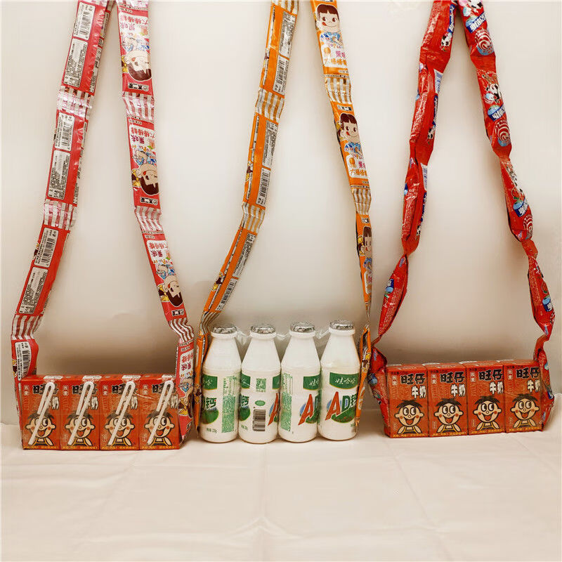 零食做的背包个包包阿尔e卑斯不b二家棒棒糖加ad钙奶旺仔牛奶连起来