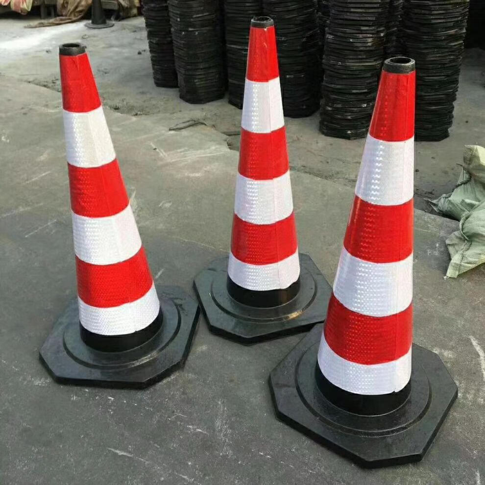 《好货推荐》 厂家90公分橡胶路锥eva反光锥桶 90cm高速路障锥隔离锥