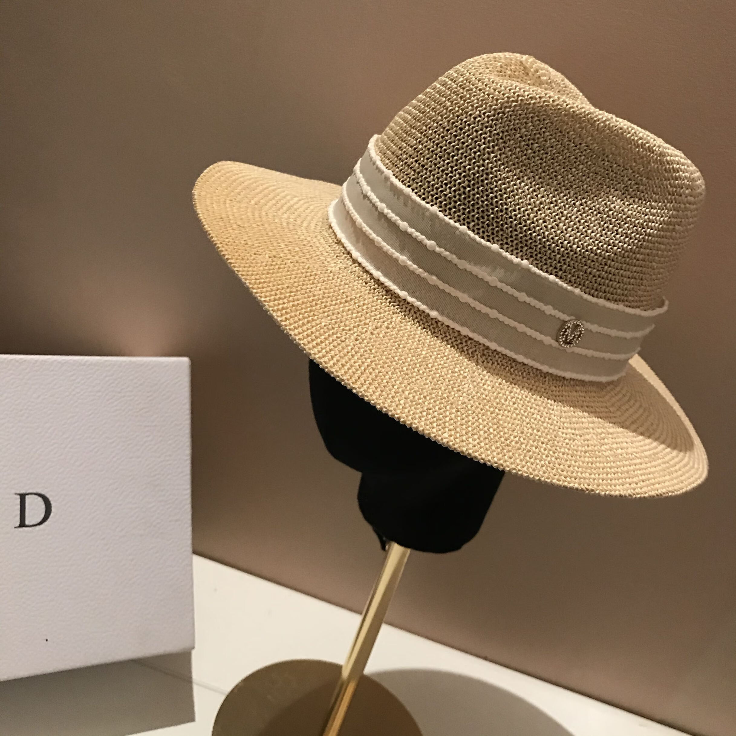 专柜定制潮牌原创大牌轻奢气质杨紫明星同款早秋新款棉麻宽檐文艺帽子