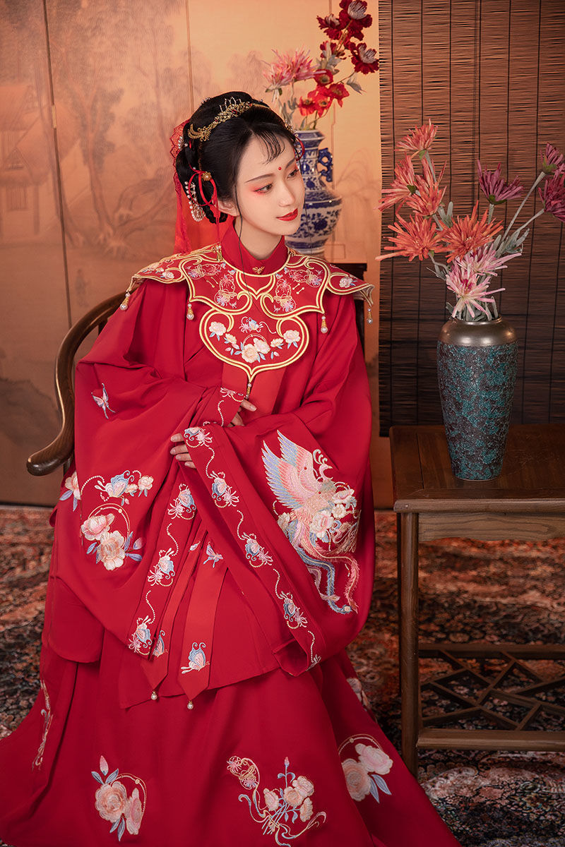 凤冠霞帔古装婚服余生原创明制立领长袄马面裙红色重工刺绣云肩汉服女