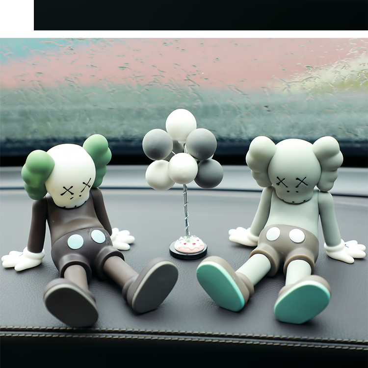 anivia网红kaws汽车摆件男女车载装饰用品个性创意潮款考斯公仔车内