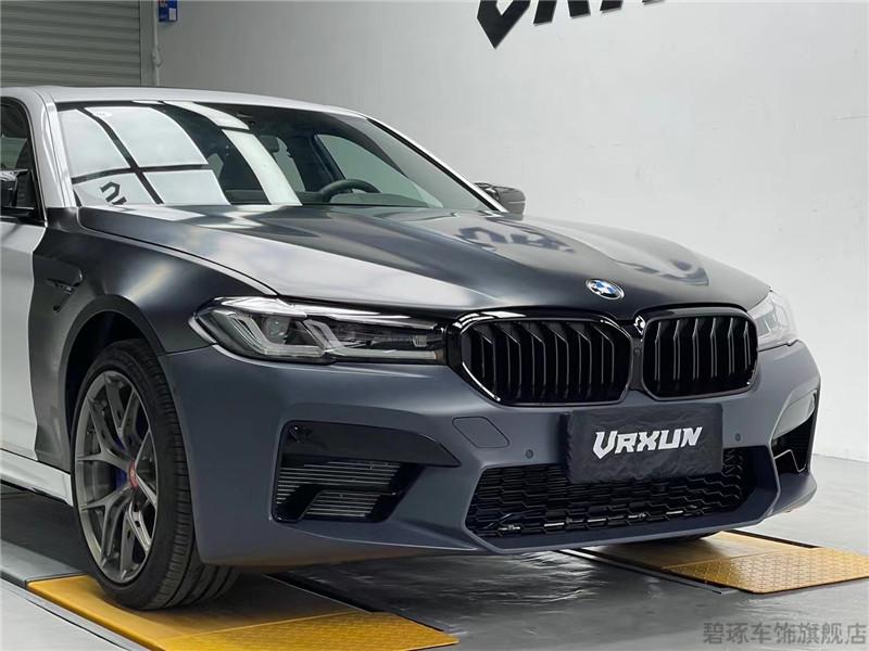 适用于1022宝马5系改装m5前杠包围外观保险杠机盖叶子板 亮黑中网