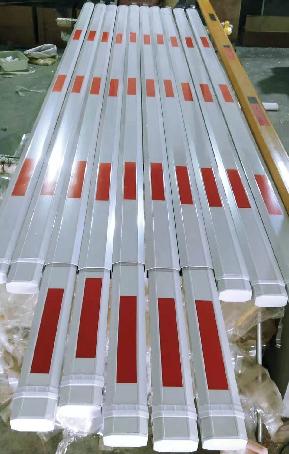 道闸直杆伸缩胶条杆小区门禁挡车杆停车场升降拦车杆铝合金八角杆8545