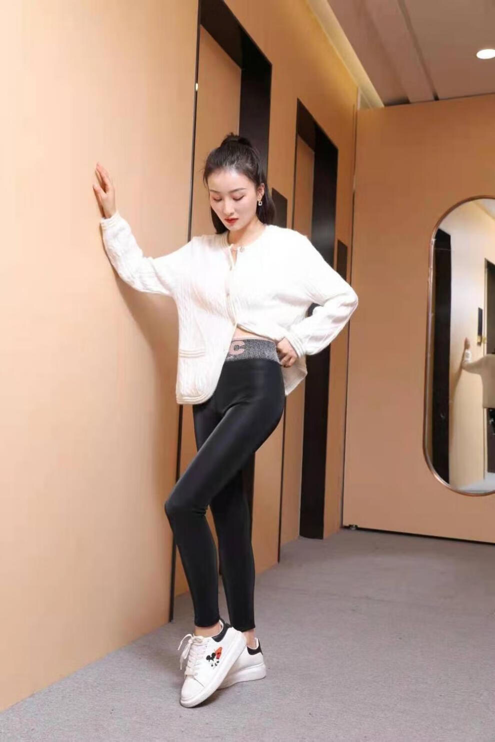 打底裤女秋冬加厚款羊绒加厚皮裤女高腰休闲款裤外穿紧身加厚保暖皮裤