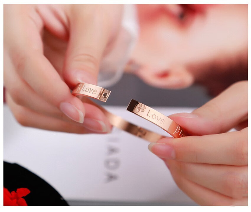 艾素手链女四叶草手镯玫瑰金侣简约开口卡扣式彩金刻字手环送女友情人