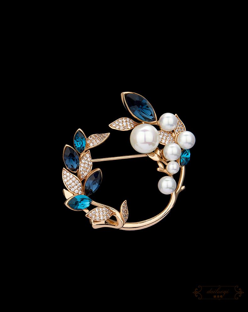 黛洛奇轻奢品牌胸针女栀子花小众设计感西装别针大衣胸花高端配饰生日