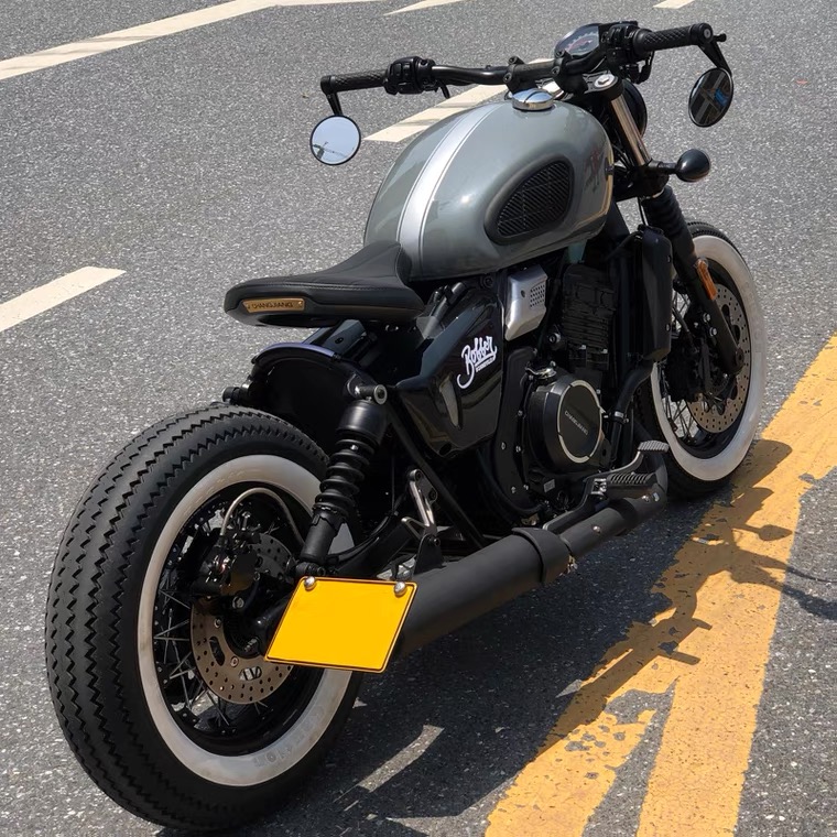 適用長江bobber400車牌架摩托車復古cj400bobber改裝多功能牌照架