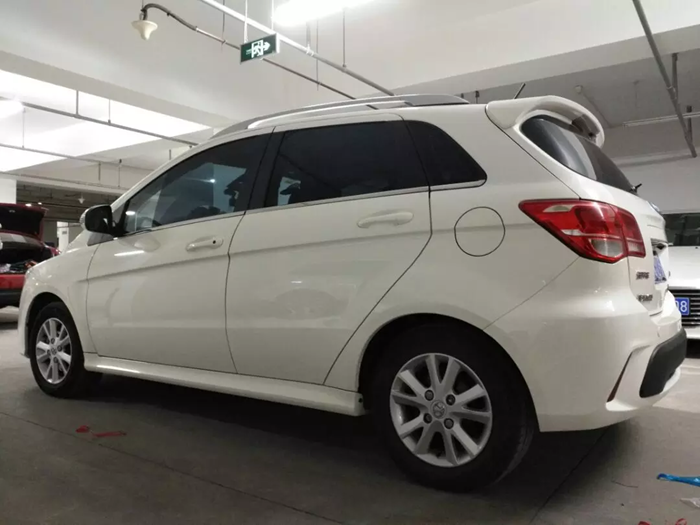 适用于北汽e150尾翼绅宝d20北汽e130 ev160 ev200两厢改装尾翼 不带漆