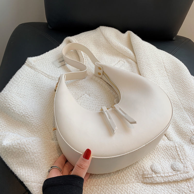 包包女月亮包今年新款小众新月包感单肩腋下女包黑月陪伴正常包装