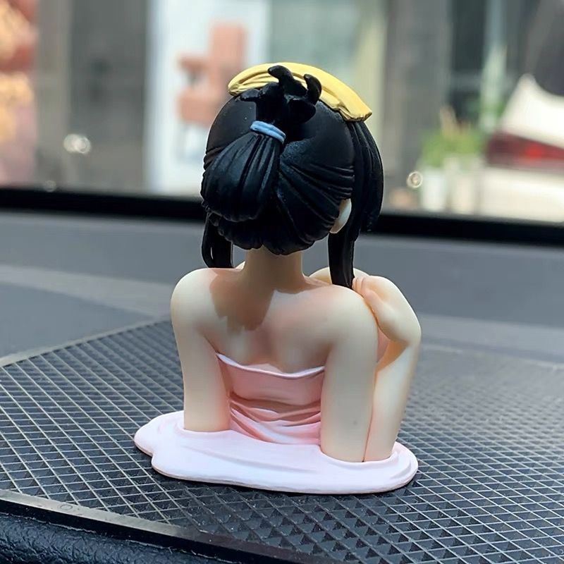 抖胸妹子摆件魔性抖胸汽车载摆件露胸抖动污加奈子妈见打公仔汽车