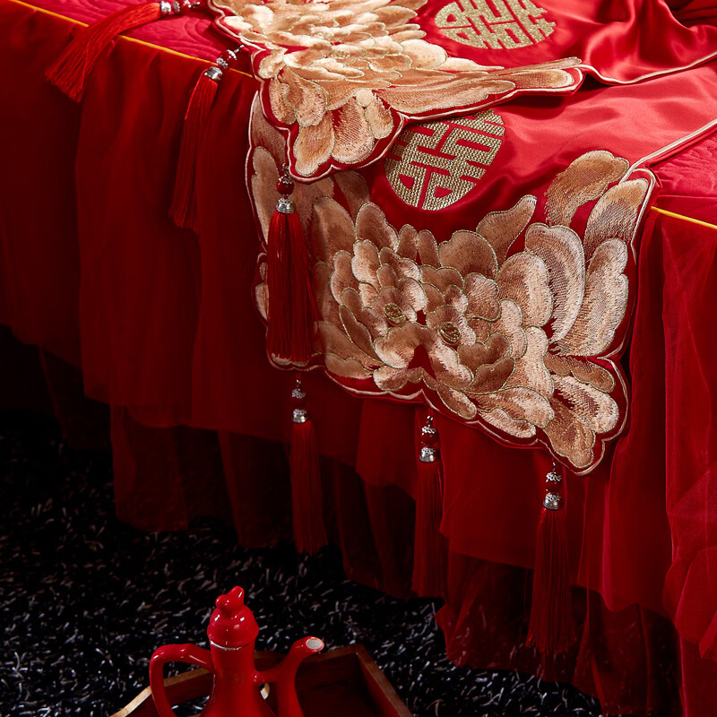 婚庆大红色床旗床尾巾婚礼台布刺绣长旗结婚床上用品