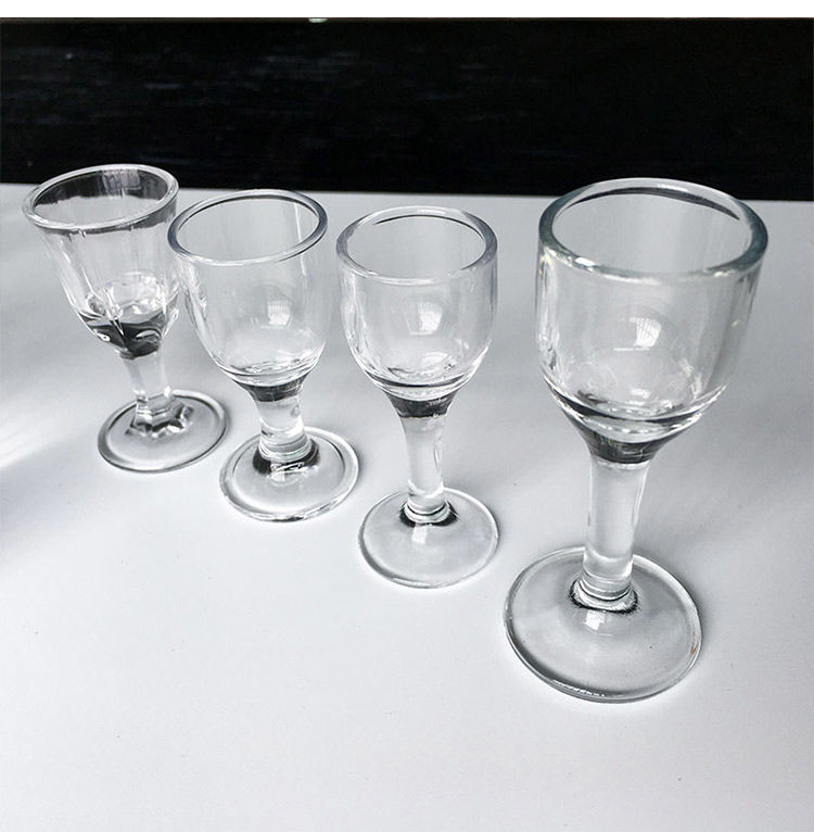 小白酒杯一口小号家用茅台酒杯两钱10ml高颜值水晶玻璃短脚高脚杯 短