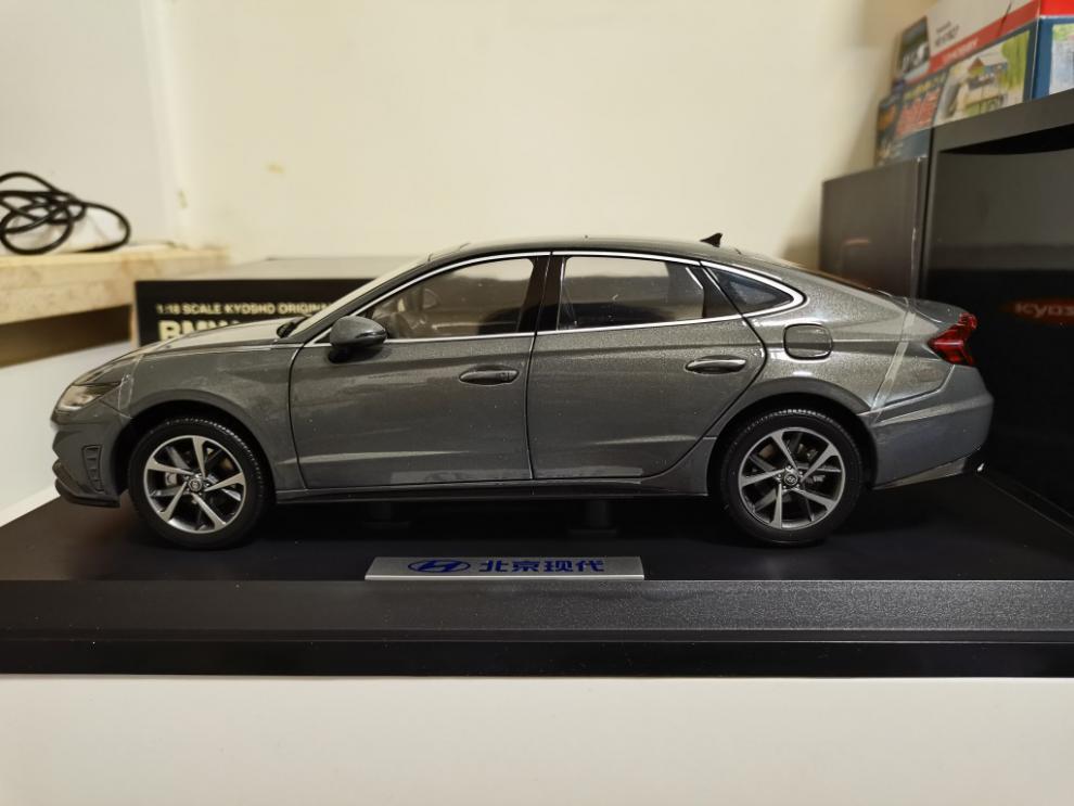 原厂北京现代第十代索纳塔车模1:18全新合金汽车模型 浅灰色【图片
