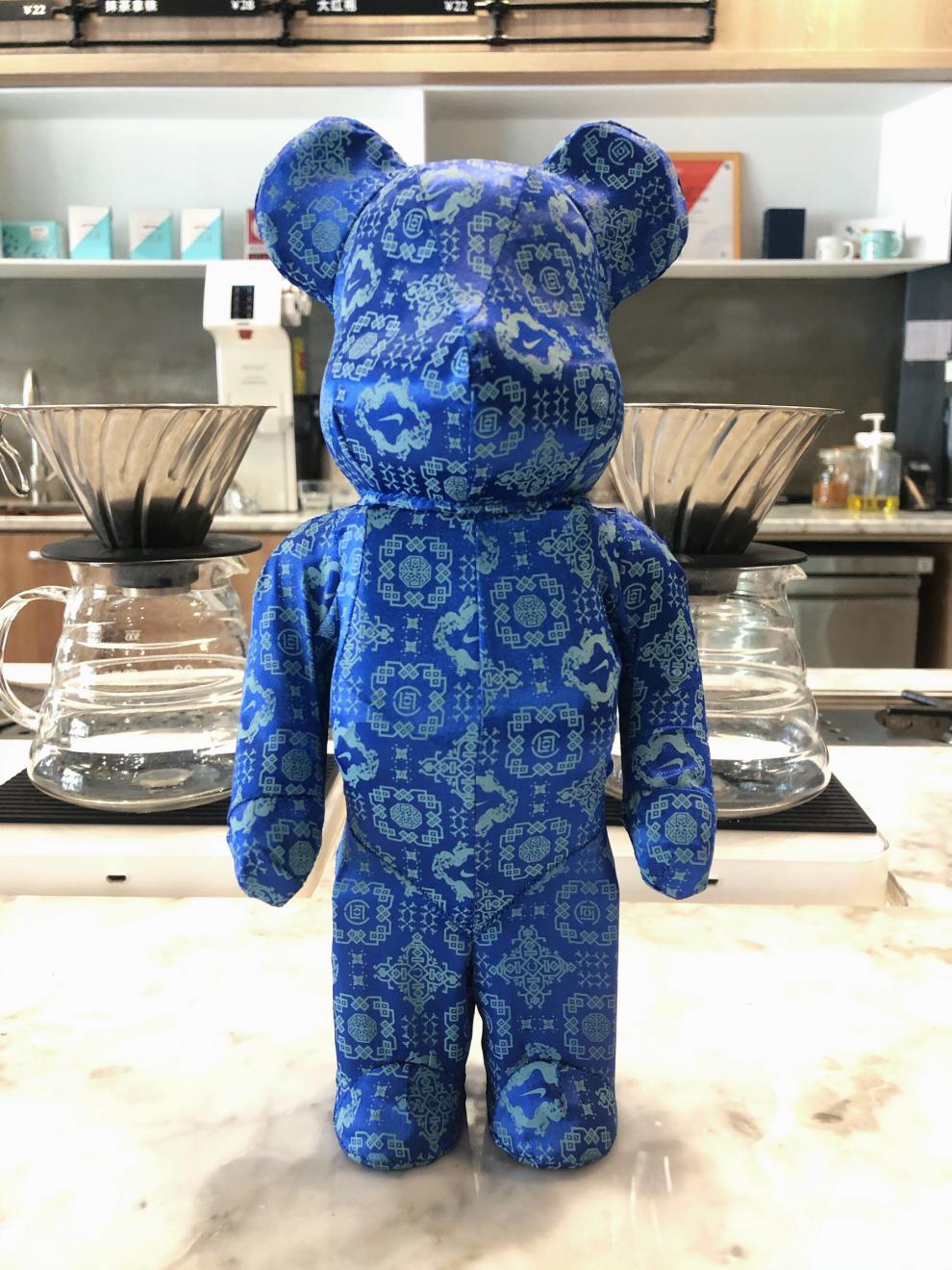 京选盲盒奖品小学生陈冠希同款蓝丝绸暴力熊摆件积木熊潮玩公仔盲盒橦