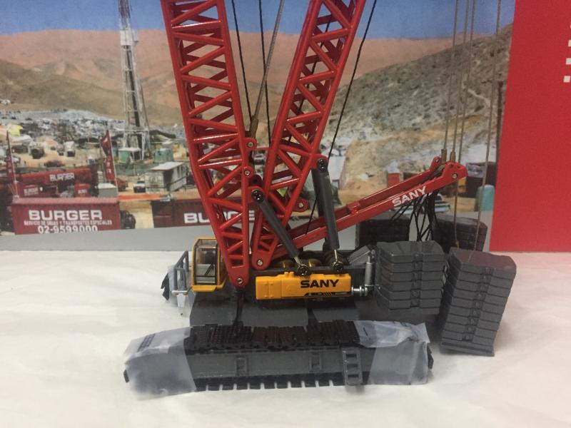 三一重工吊车模型起重机重型超大号1/120三一scc4000履带收藏摆件