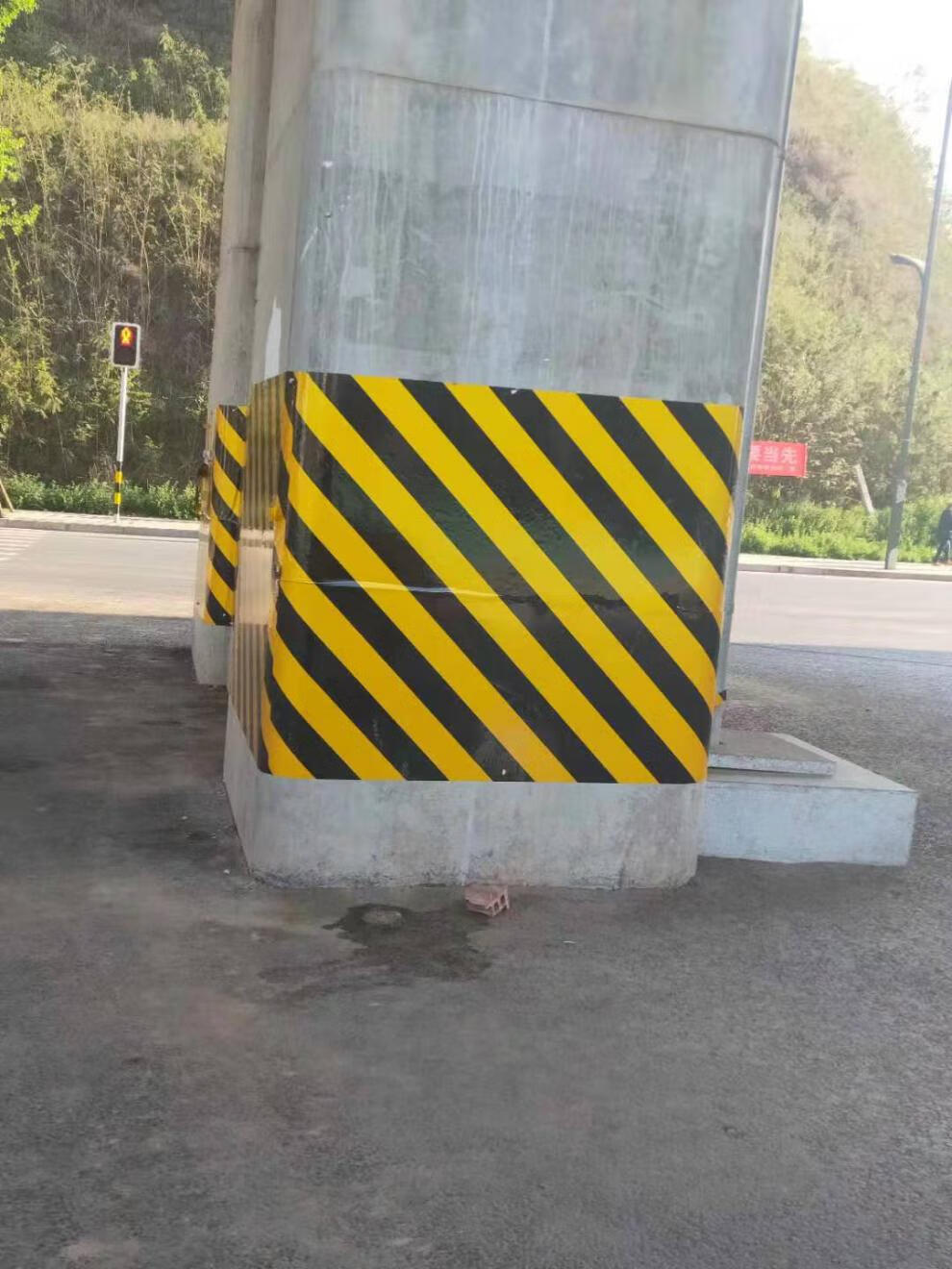 高速公路波形护栏端头反光膜桥梁警示膜交通膜弯头防撞反光贴工程 黄