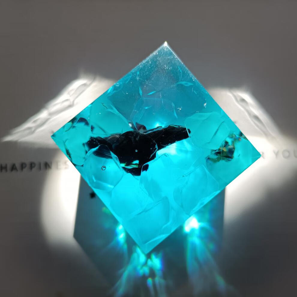 海洋树脂白鲸潜水员 文创新款艺品鲸鱼水晶车饰水潜水员滴胶夜光树脂