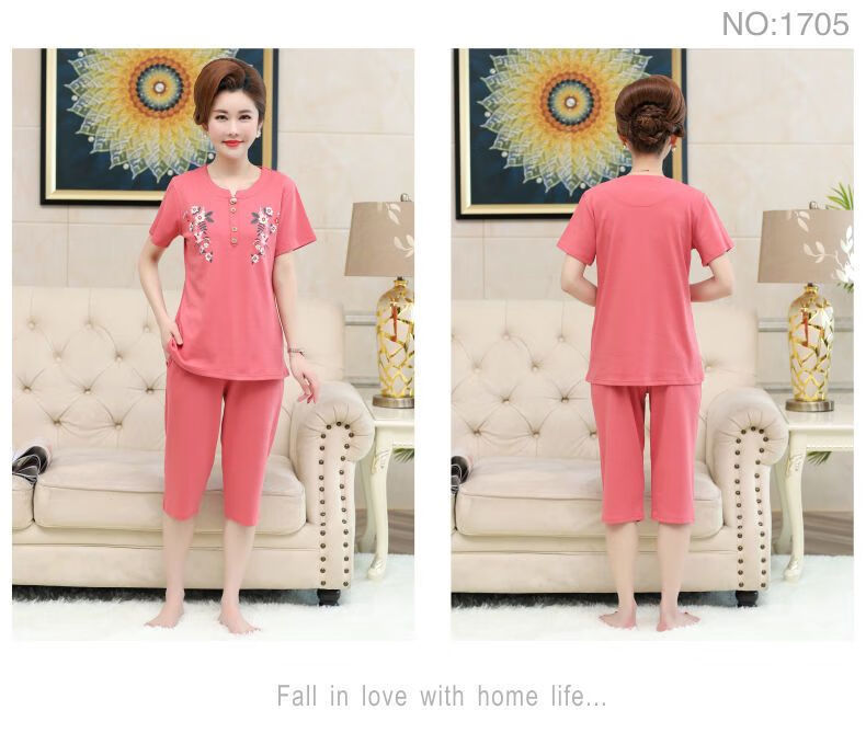 d4e16656577aa753.jpg' style=