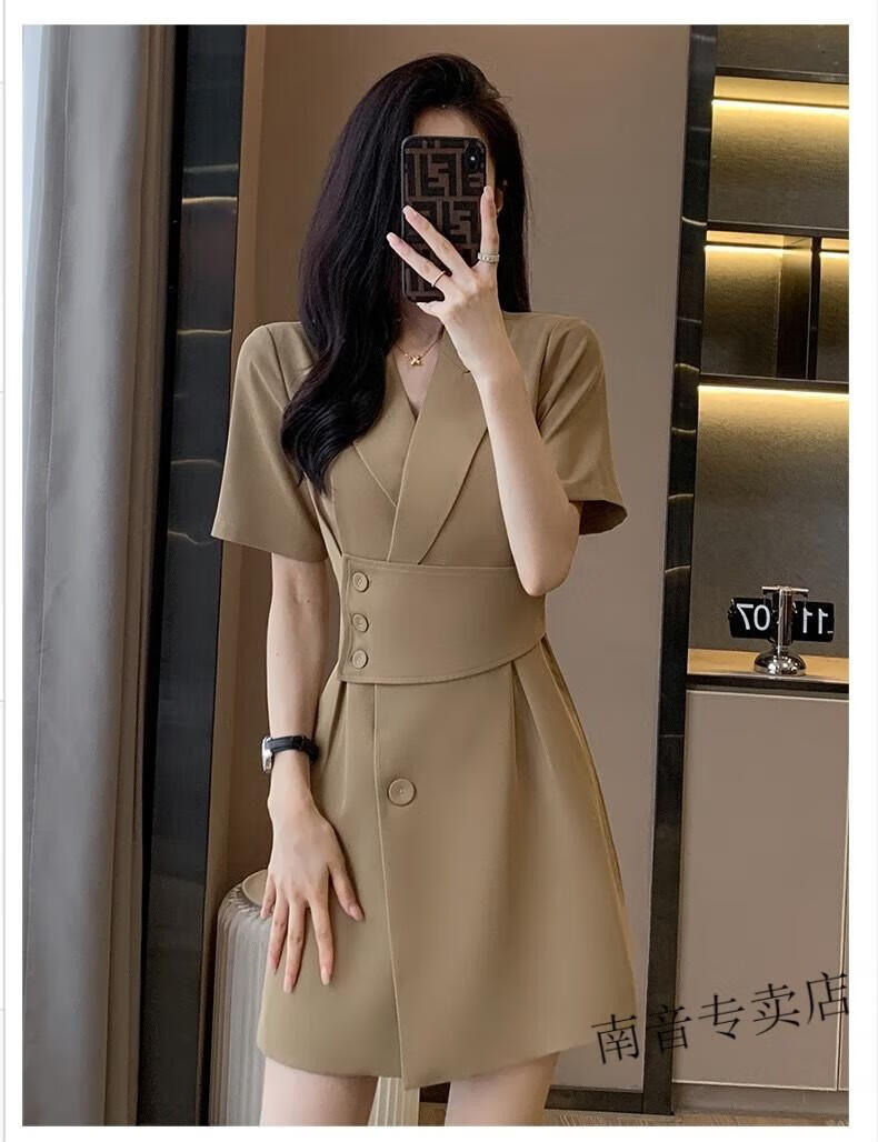 db563e82c7d457bc.jpg' style=