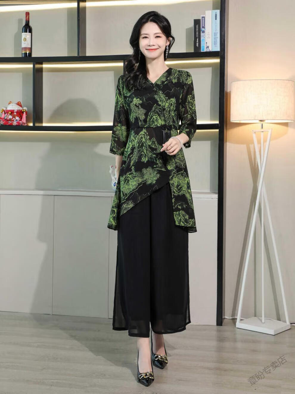 599359ed92c6e250.jpg' style=