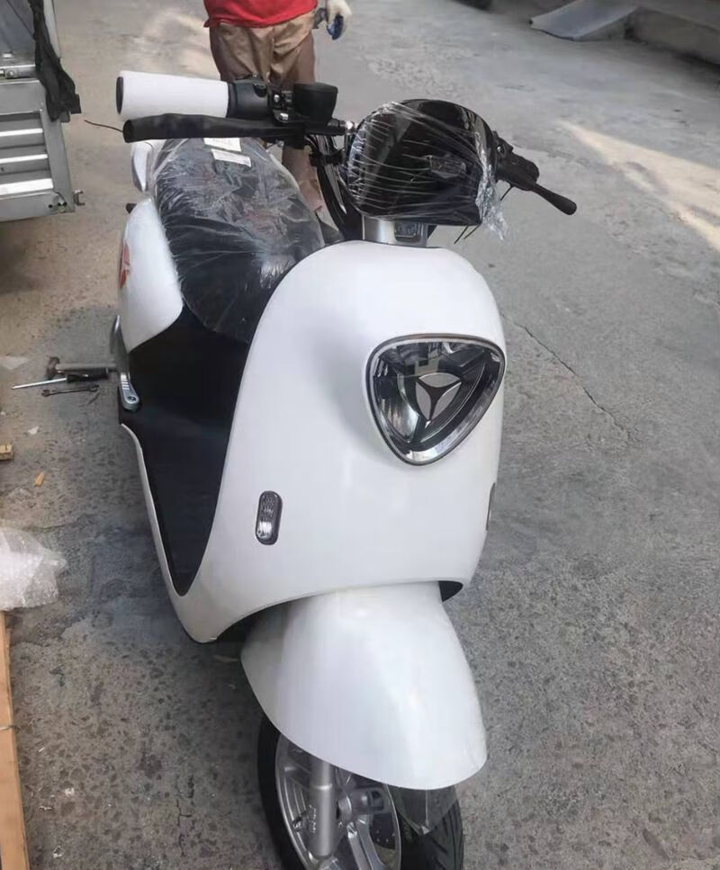 雅迪m6外壳冠能m6电动车塑件前围前泥板大灯烤漆件塑料件配件前面板