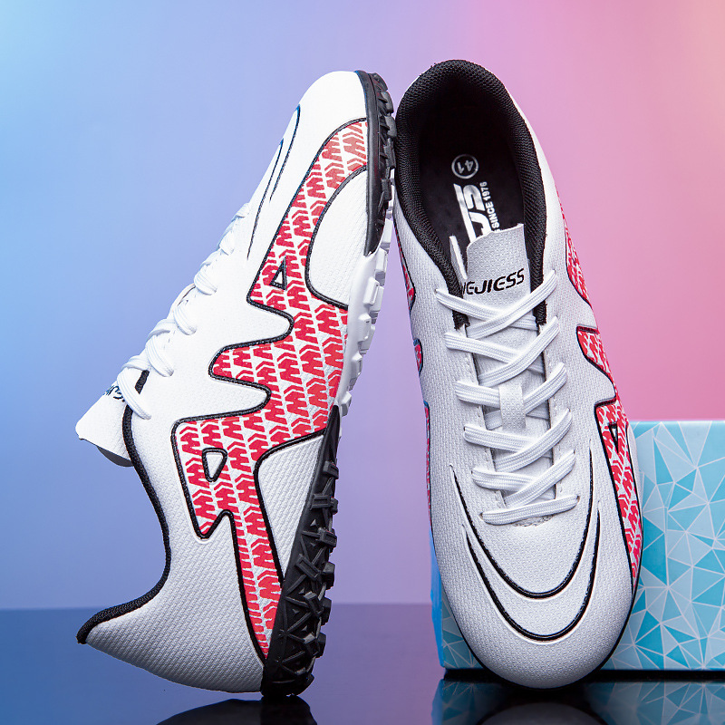 鹿芩黑色低帮足球鞋男ag长钉儿童小学生tf碎钉人造草地训练鞋男女莆田