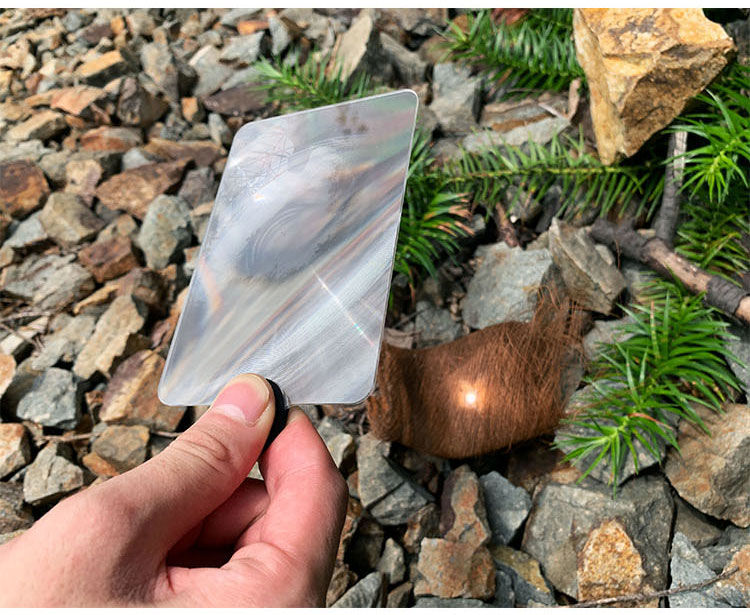 菲涅尔透镜菲涅尔太阳能聚光镜户外生火野外便携卡片式放大镜点火老花