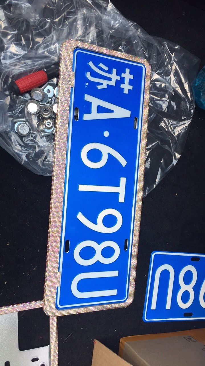 新交规汽车钻车牌架框水钻牌照架水晶带钻石牌照框架镶钻车牌框架