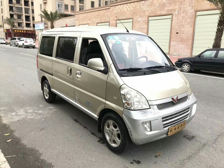 五菱荣光宏光面包车亮米黄汽车香槟银前后保险钻石银色手摇自喷漆银色