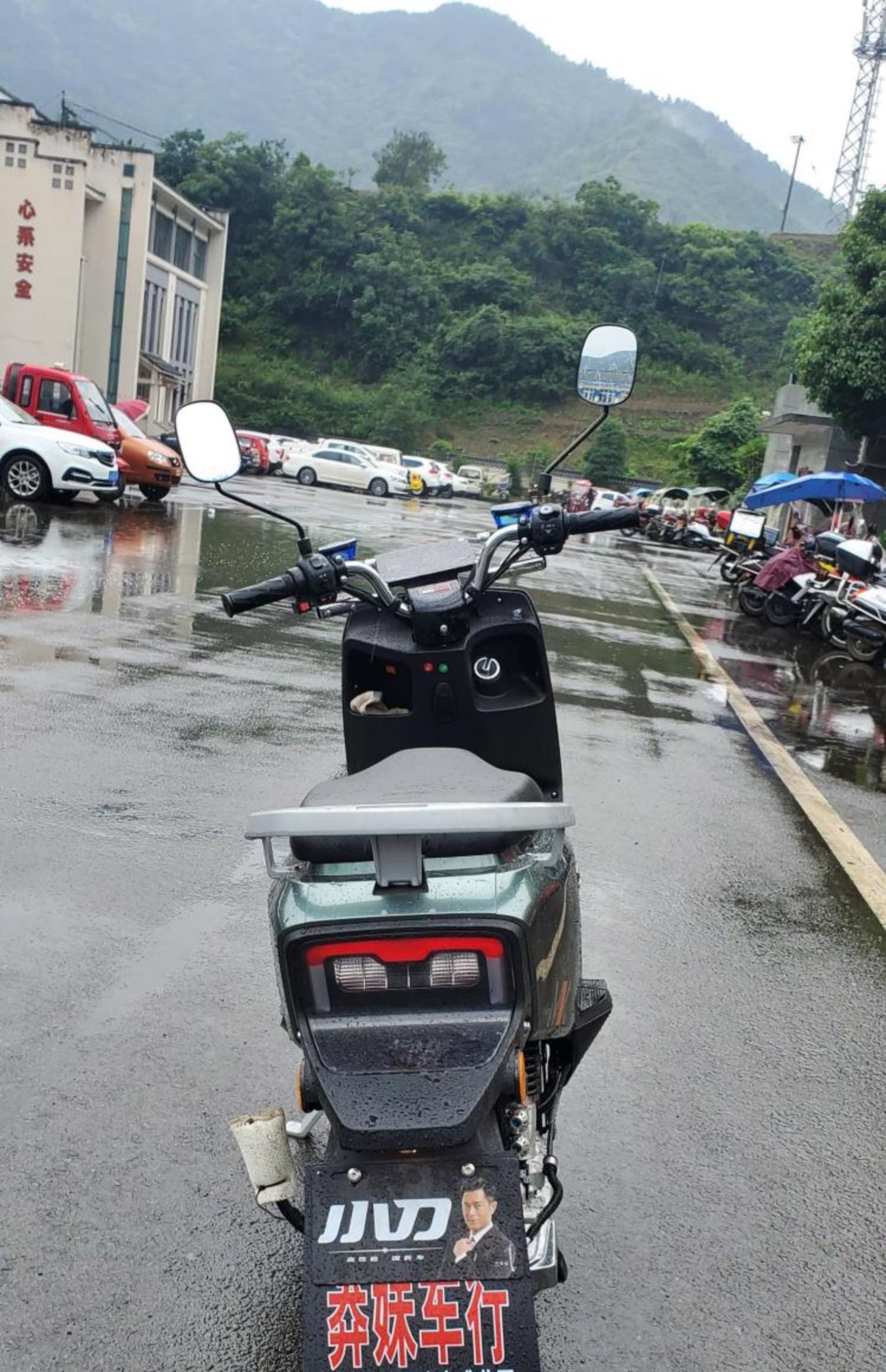 适用于雅迪电动车尾箱架装头盔尾箱后尾架yd1200dt-26b型后货架尾翼