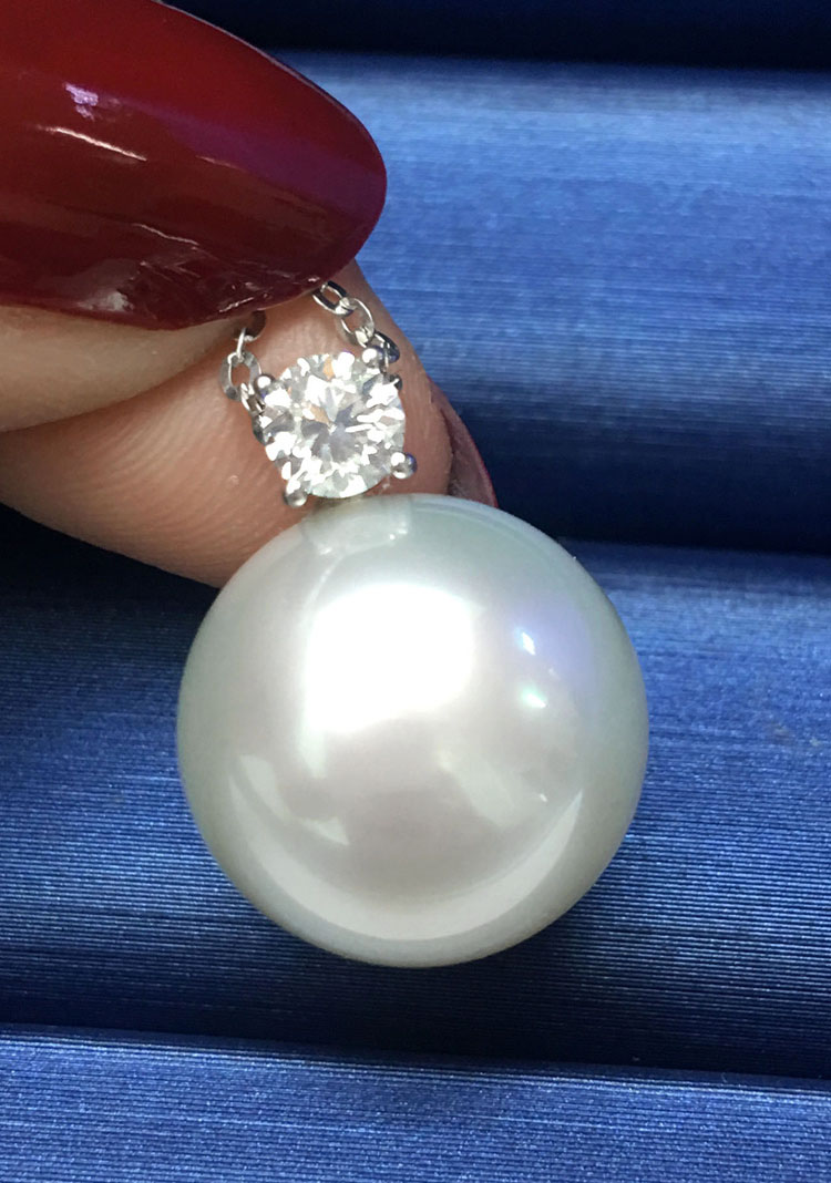 莫氏优雅王妃款南洋大白珠吊坠18k金钻石戴妃款30分大钻石海水珍珠