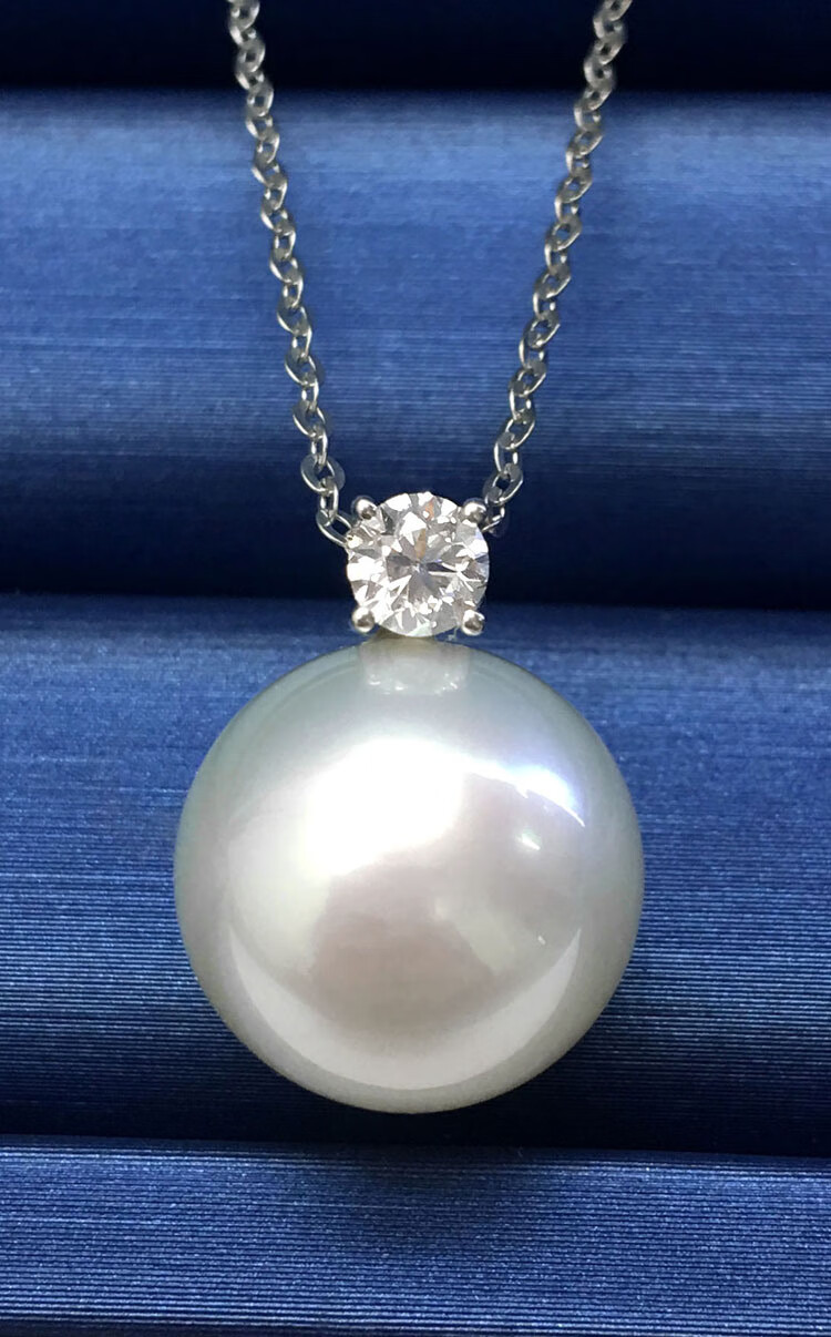 莫氏优雅王妃款南洋大白珠吊坠18k金钻石戴妃款30分大钻石海水珍珠