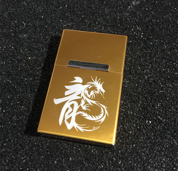 烟壳子 烟盒20支装铝合金硬壳磁铁盒子创意翻盖金属烟盒防潮防压 红色