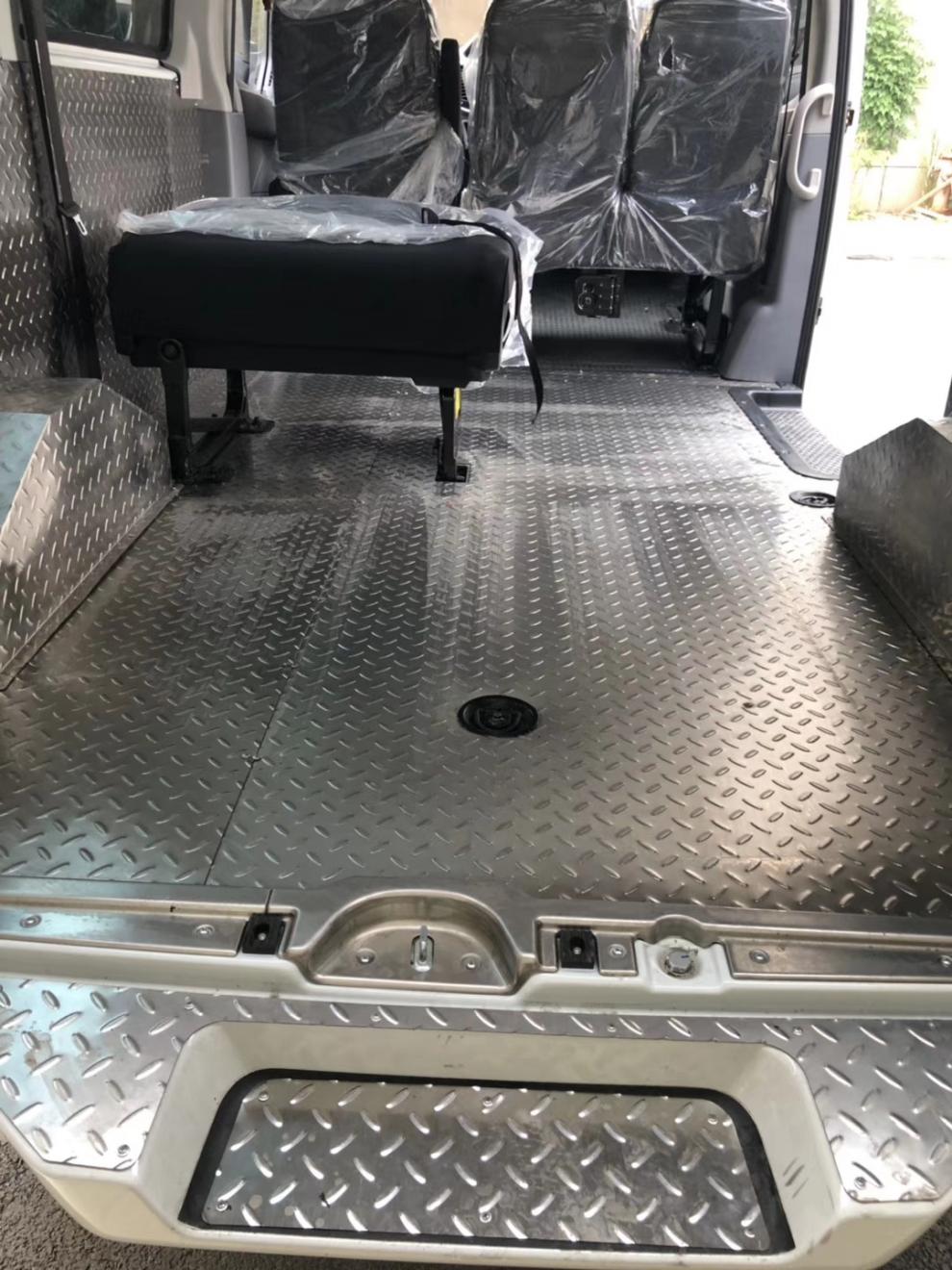 适用于 上汽大通v80改装不锈钢内饰上汽大通脚垫不锈钢地板改装车厢